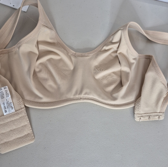 Wacoal Simone Sport Underwire Bra NWT - Size 32C - Picture 8 of 11